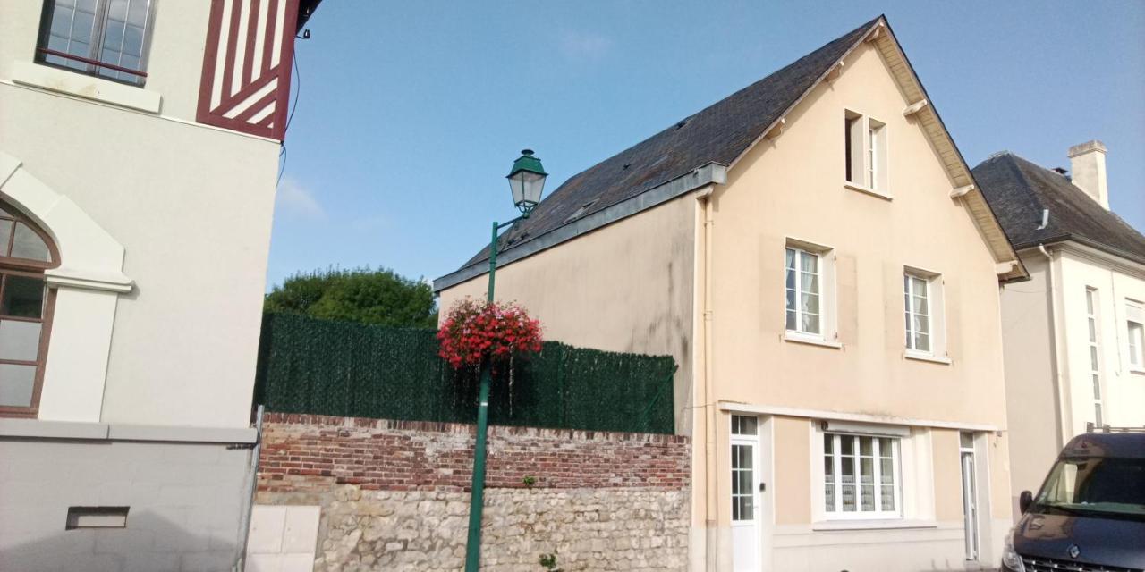 Le Deux Gaulle Lägenhet Le Mêle-sur-Sarthe Exteriör bild